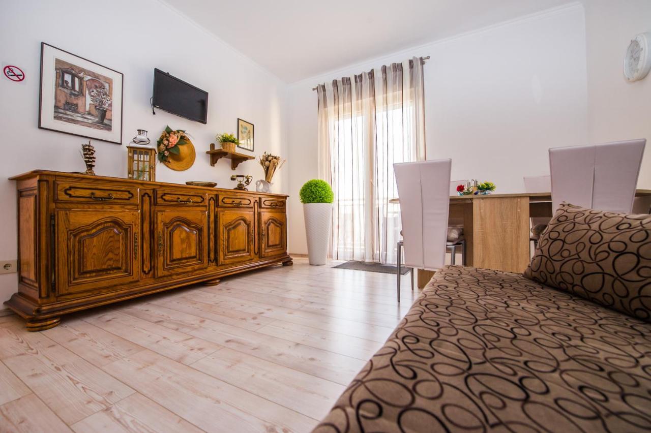Apartments Nino Podstrana Exterior photo