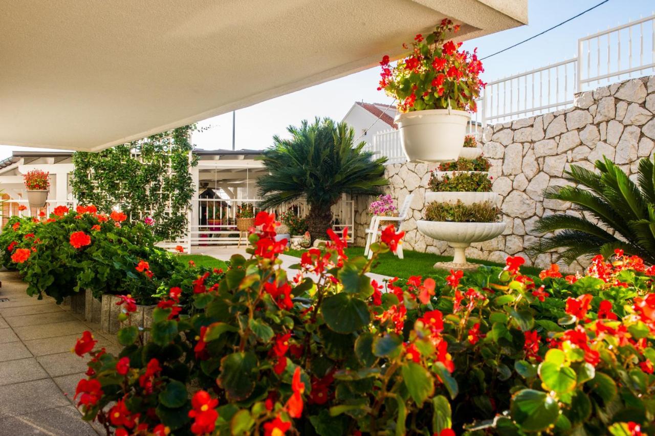 Apartments Nino Podstrana Exterior photo